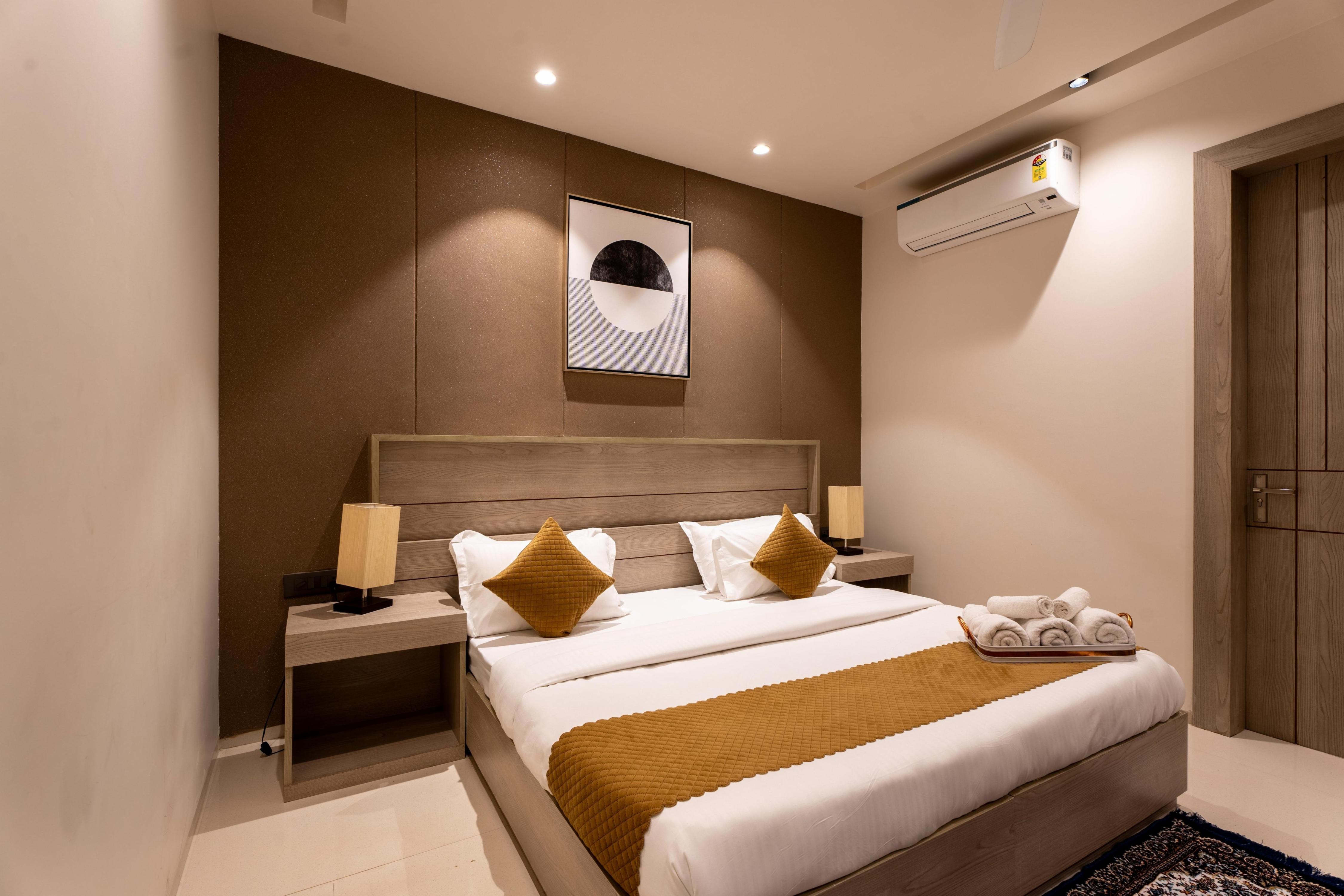 The Lodgers Luxury | Near Golf Course Road - Tap to explore photos