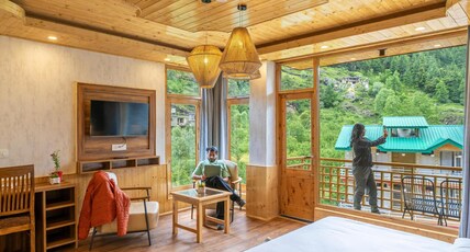 Zostel Old Manali (Goshal Road) Room Type - Deluxe Room with balcony