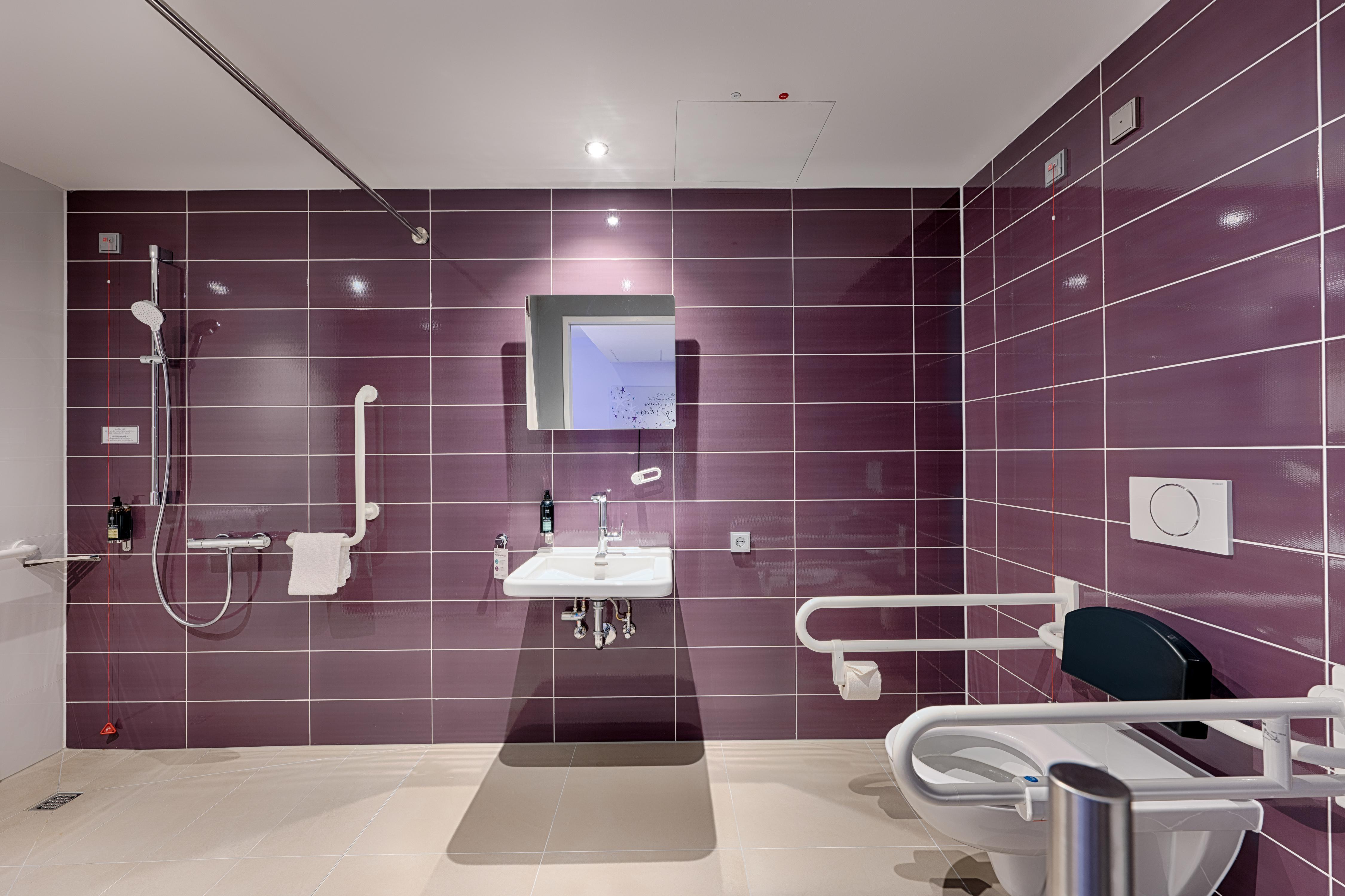 Premier Inn D - Tap to explore photos