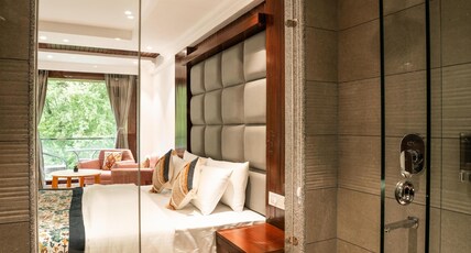 Alt life Luxe | Himalayan Crown - Upper Bhagsu (Mcleodganj) Room Type - Superior Deluxe Room with Balcony & Partial View