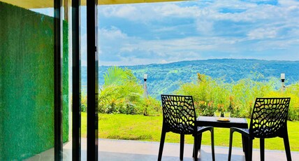 The Breeze Valley Hotel Room Type - Deluxe Room With Mountain View