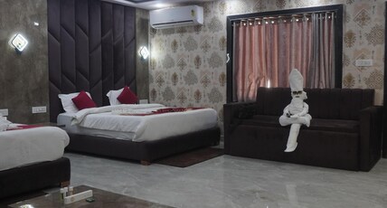 HOTEL DINESH & RESTAURANT Room Type - Family Room