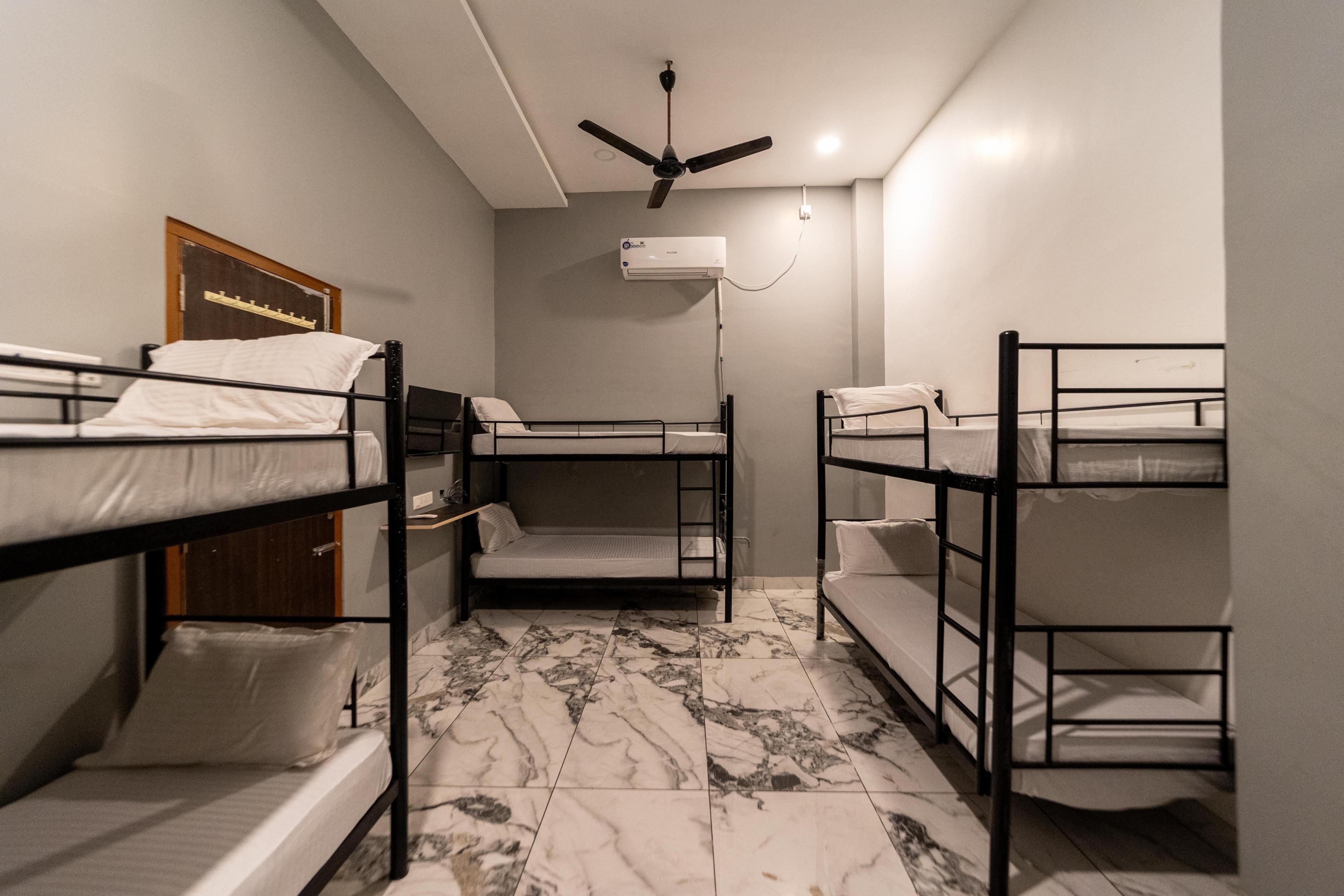 HOTEL BEES Room Type - Dormitory Room