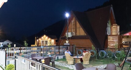 Mountain manor home stay Room Type - Super Deluxe (With Mountain View & Balcony)