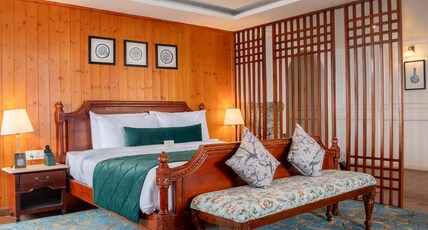Summit Norbughang - The Signature Collection Room Type - Luxury Suite with Balcony, Bathtub and Kanchenjunga View Summit Norbughang - The Signature Collection Room Type - Luxury Suite with Balcony, Bathtub and Kanchenjunga View