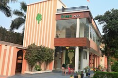 Hotel Green Park Varanasi