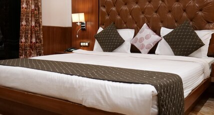 Aura Stays Mussoorie Room Type - Deluxe Room