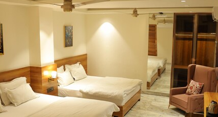 Hotel HS INN | Swimming Pool Rooms Room Type - Family Room | Private Swimming Pool