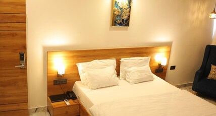 Hotel HS INN | Swimming Pool Rooms Room Type - Deluxe Room