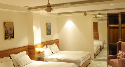 Hotel HS INN | Swimming Pool Rooms Room Type - FAMILY SUITE