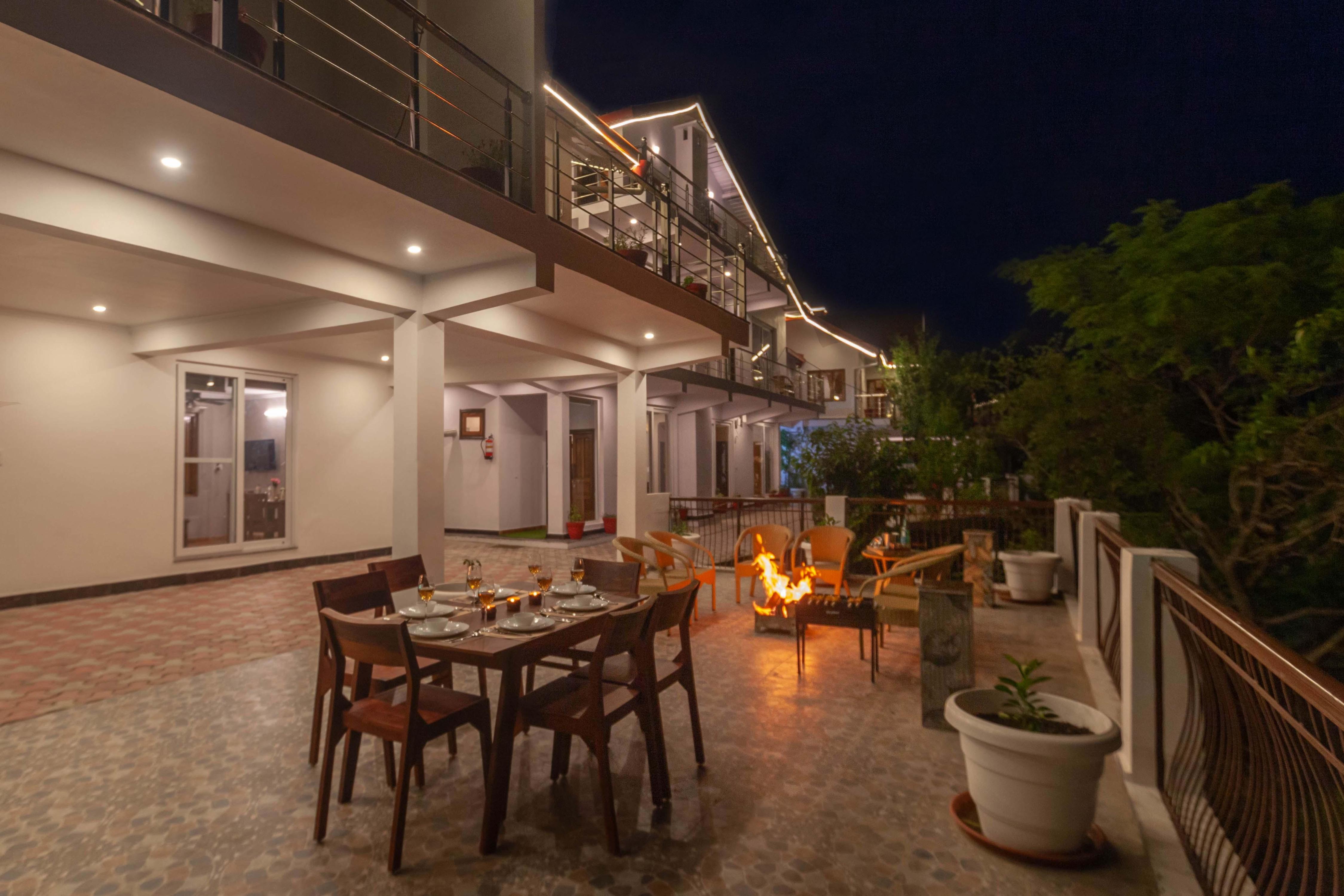 Alaya Stays 2 BHK with Mountain view - Amara Twilight