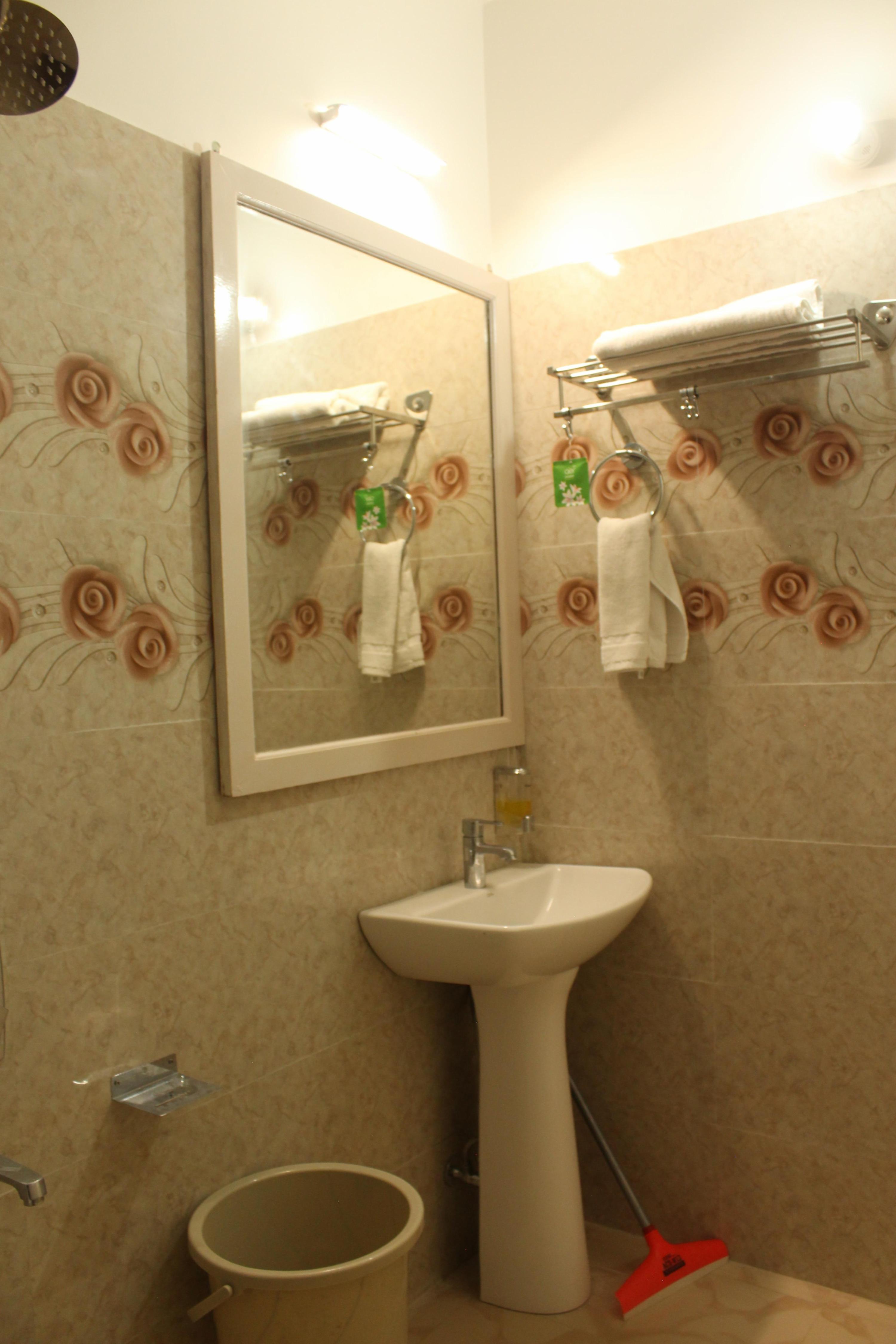PC KUNJ HOMESTAY & RESTAURANT - Tap to explore photos