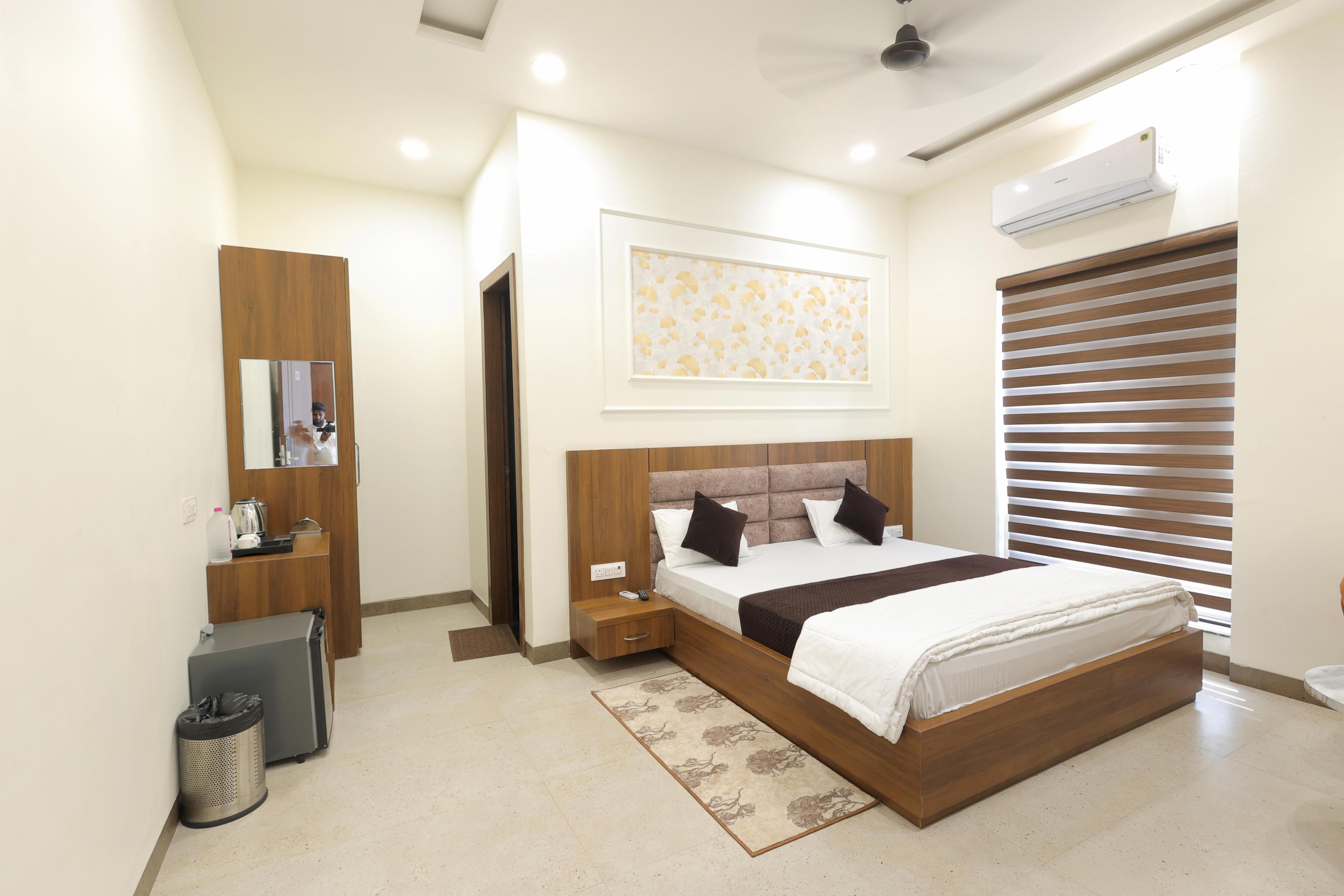 Shrinath Palace Room Type - Deluxe Double Room
