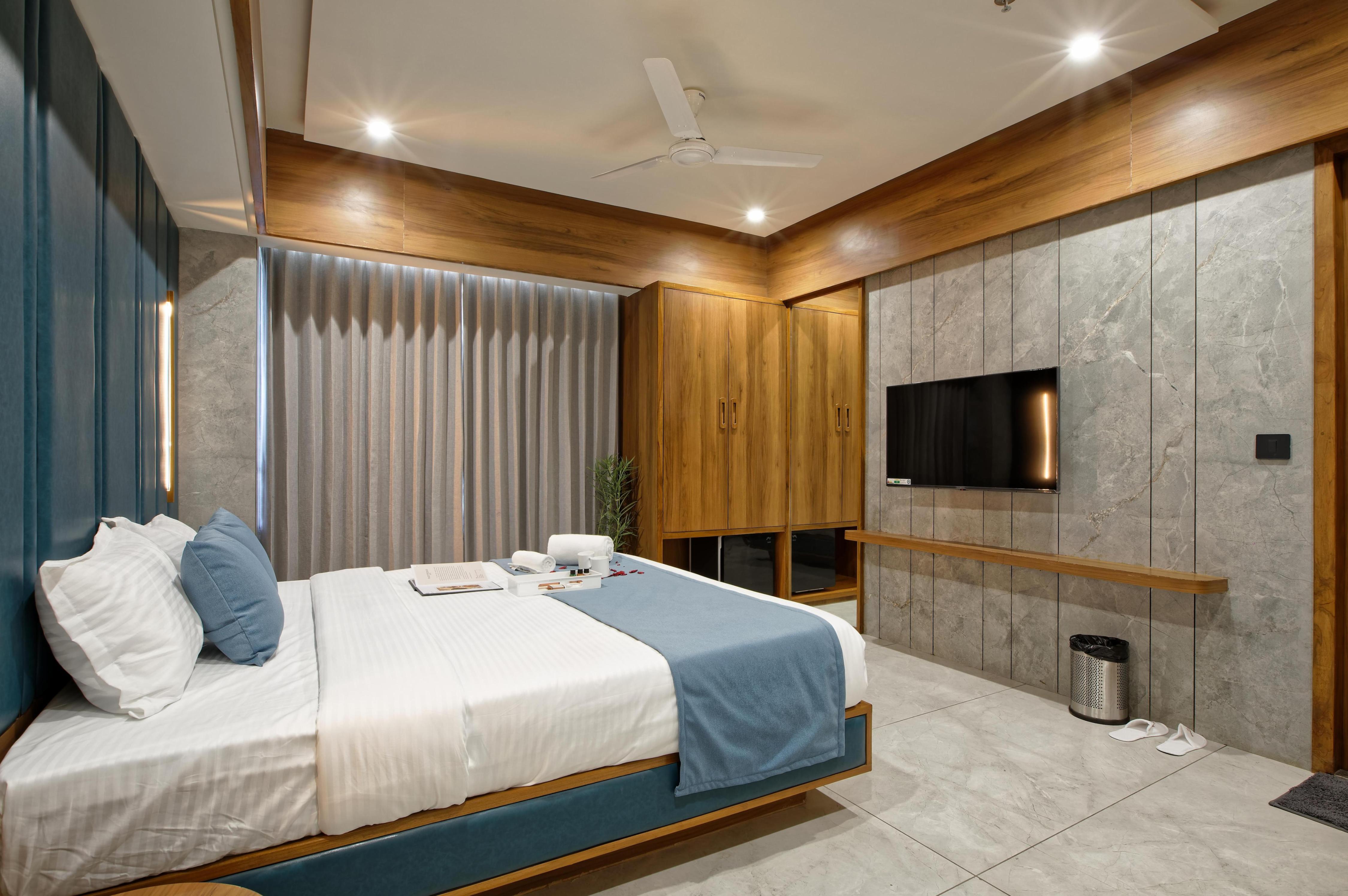 Hotel Plenteous Inn - Tap to explore photos