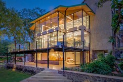 SaffronStays Sonnet