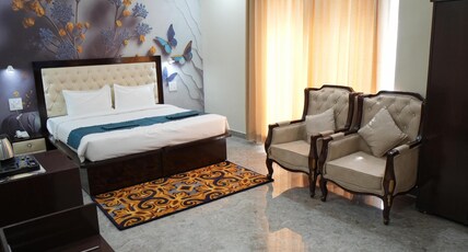HOTEL SEVEN STAR Room Type - Super Deluxe Room