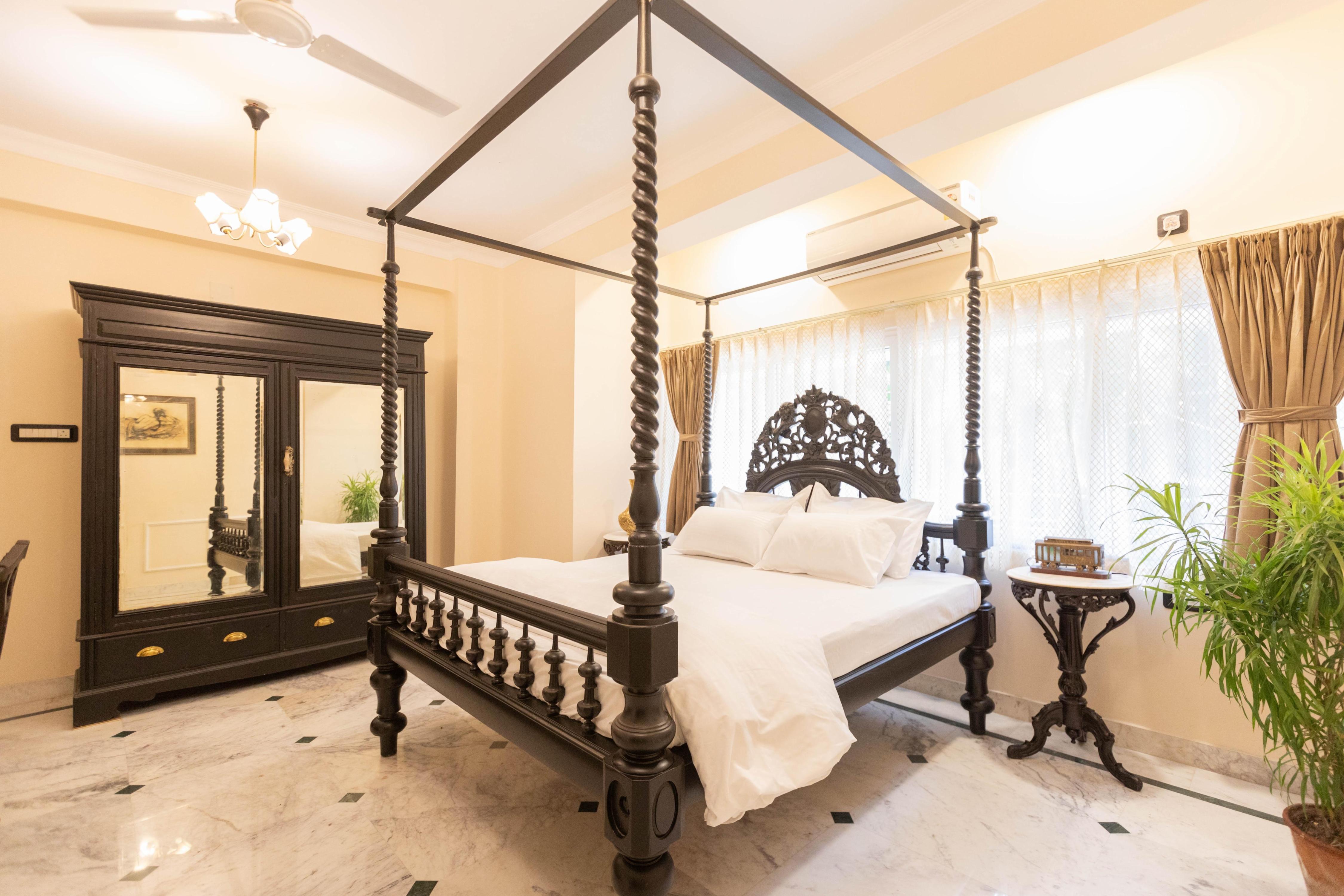 Handmade Homes Entire 4bhk with kitchen upon Park St - Tap to explore photos