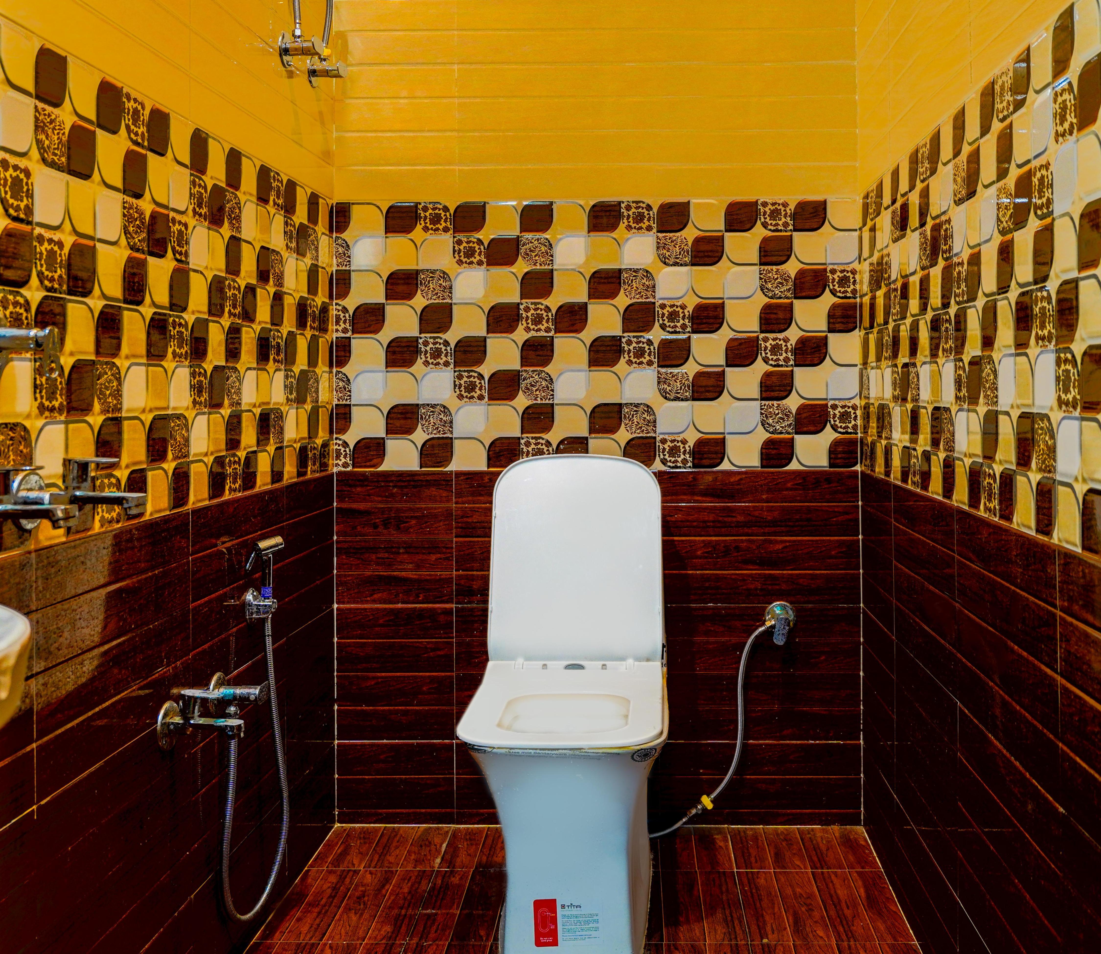 Shivam Guest House - Tap to explore photos