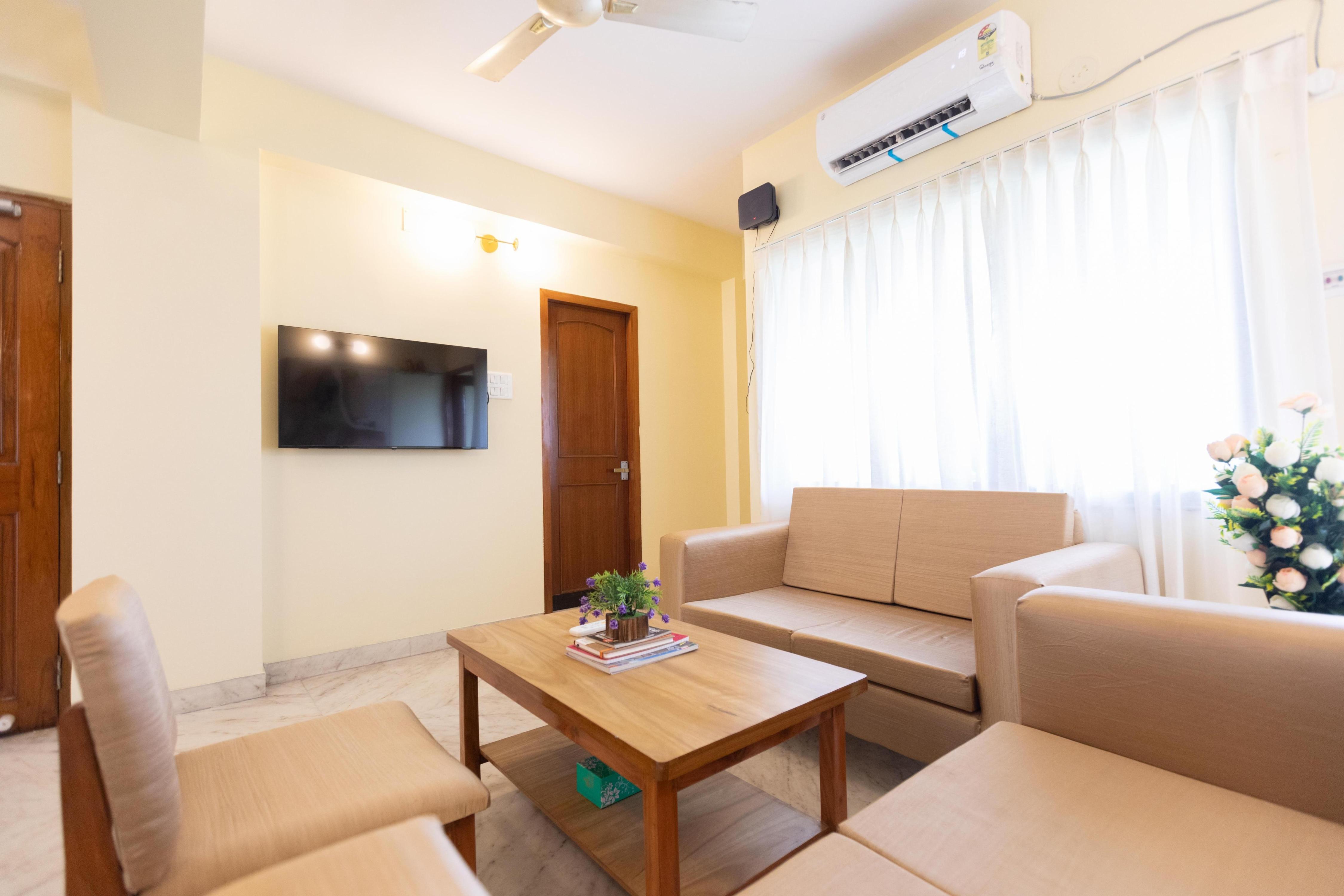 Handmade Homes Entire 4bhk on the Em Bypass - Tap to explore photos