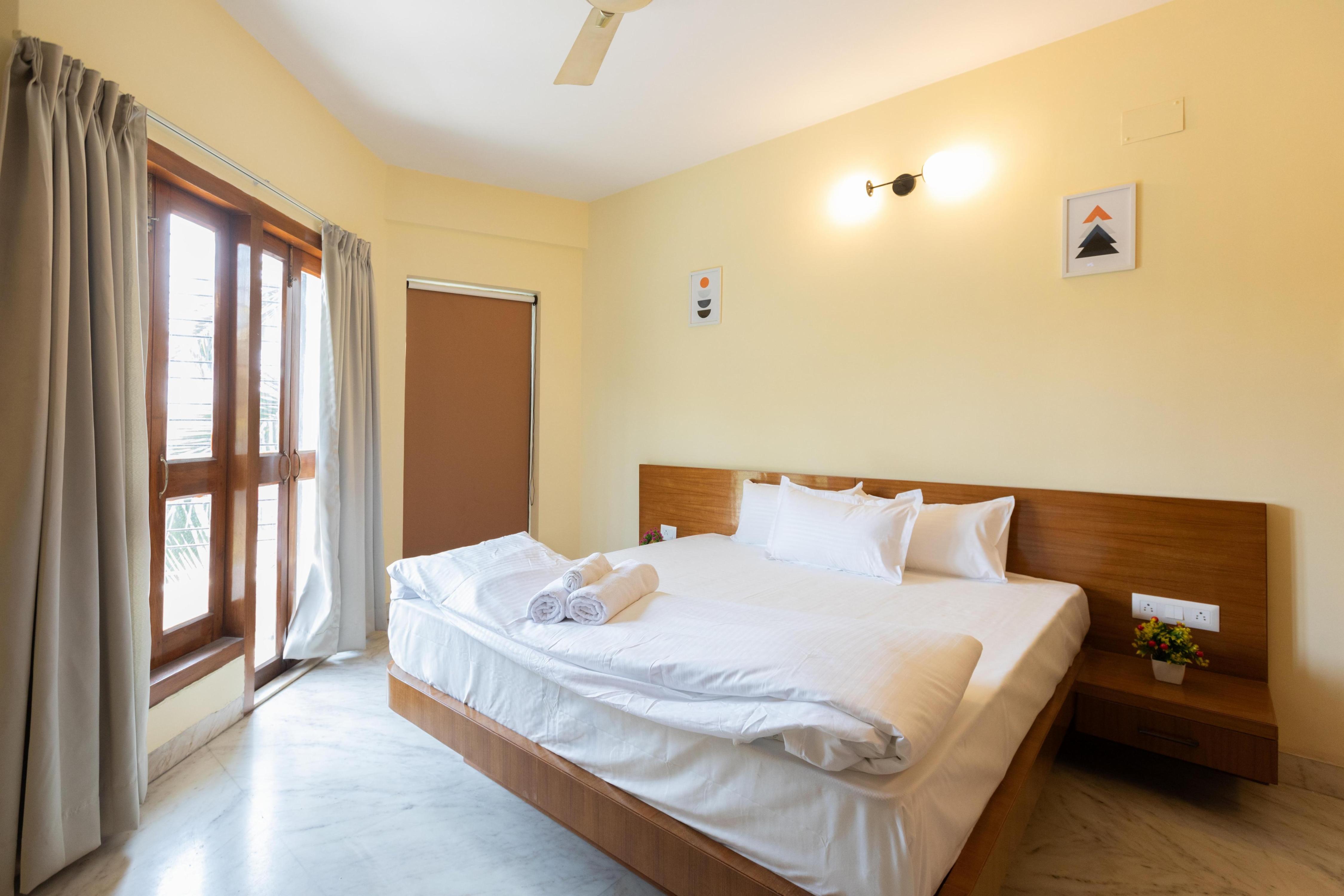 Handmade Homes Entire 4bhk on the Em Bypass