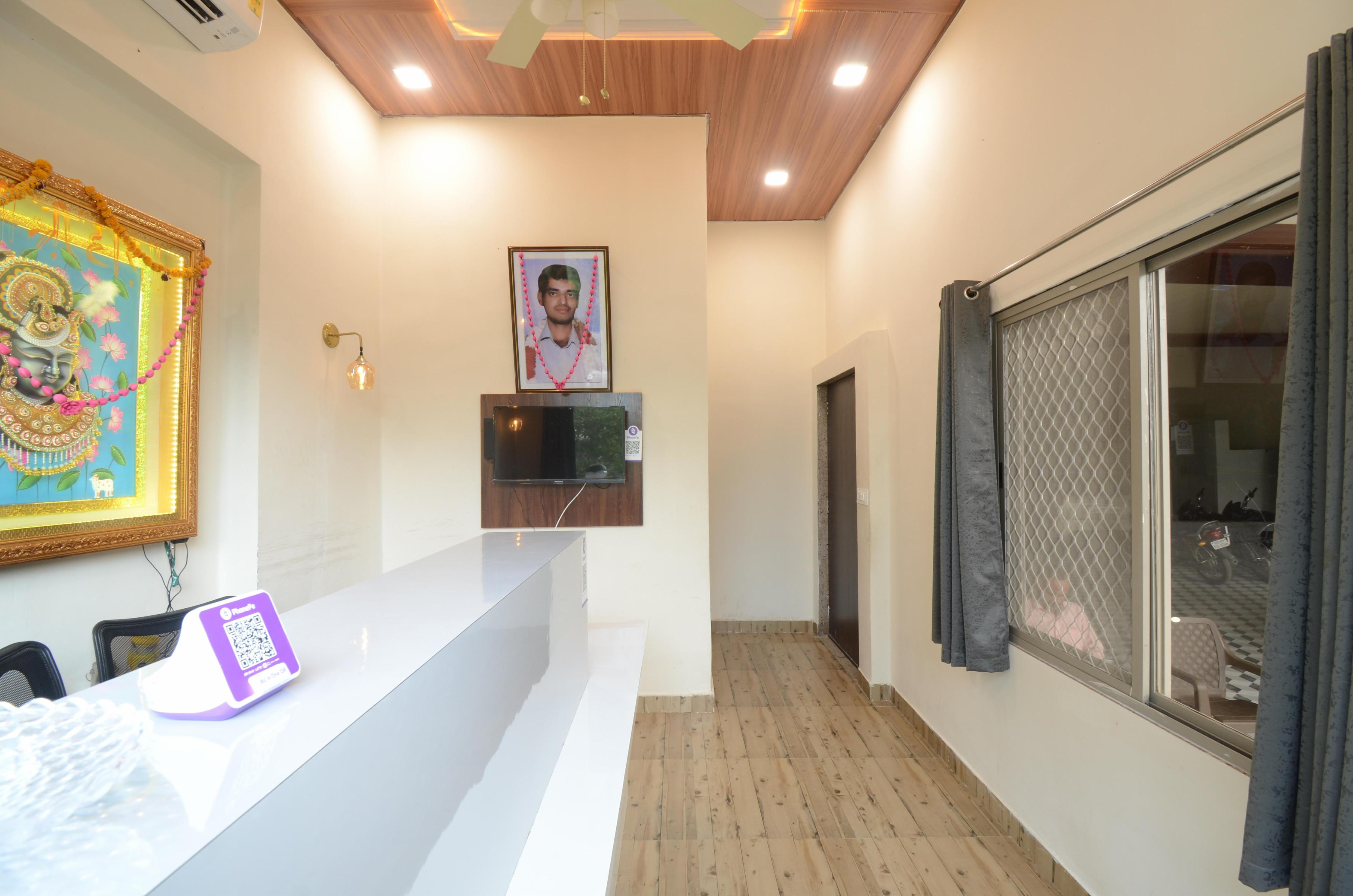 Hotel Shri Dhwaja Inn- 100 Meters from Shrinathji Temple