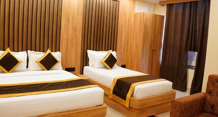 Hotel Marutinandan Grand Room Type - Superior Triple Bedded Room