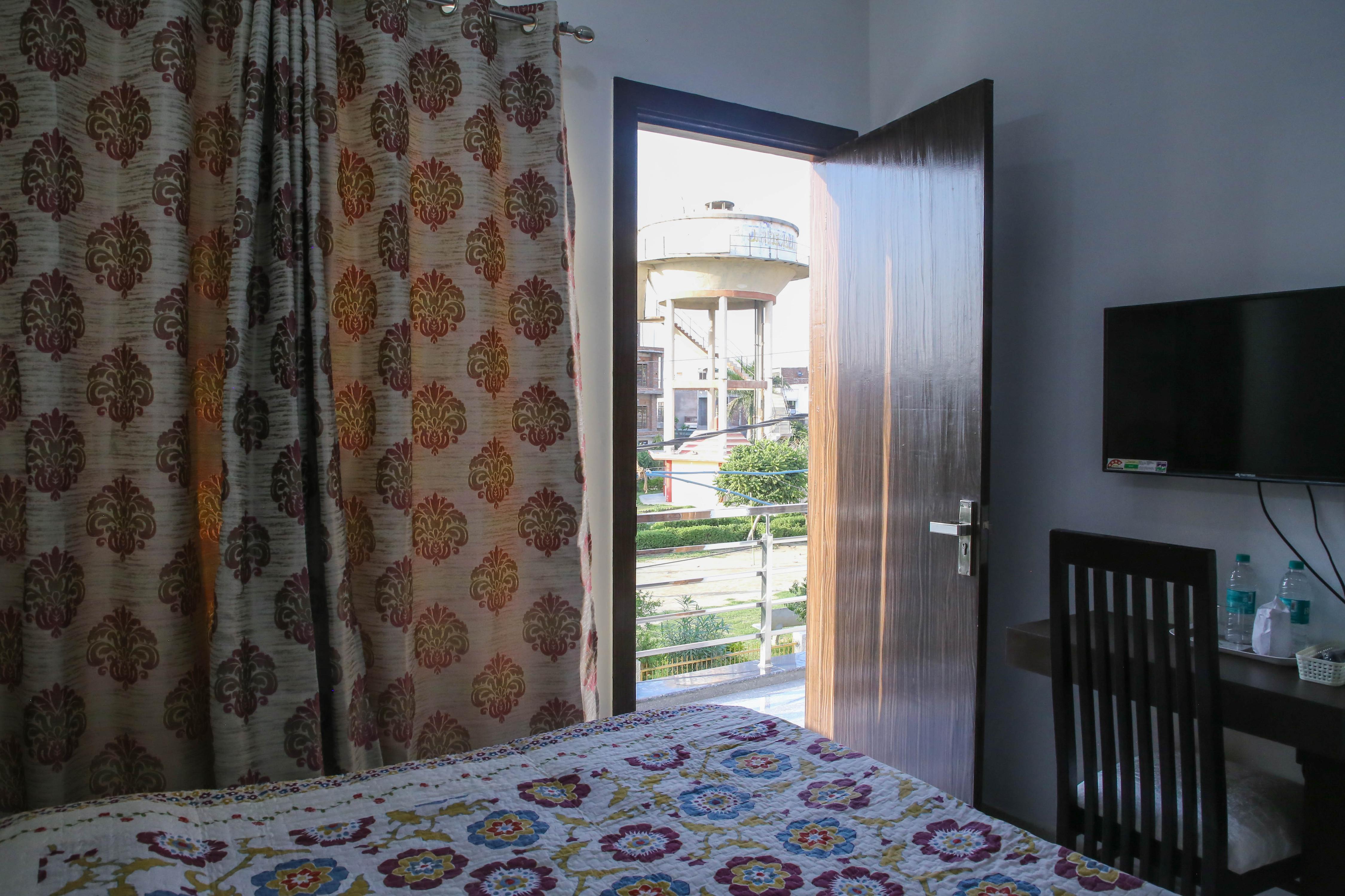 Aradhanas Home Stay Room Type - SHYAM  (Garden Facing)
