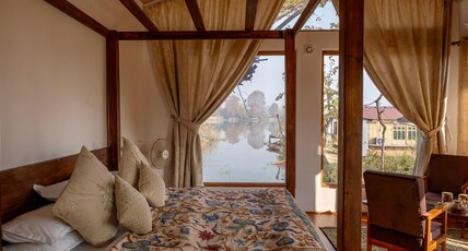 Nigeen Vista Lakeside Chalet Room Type - Lake View Cottage