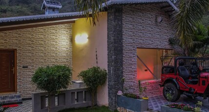 RAINROCK VILLA YERCAUD Room Type - 2 BR White Villa