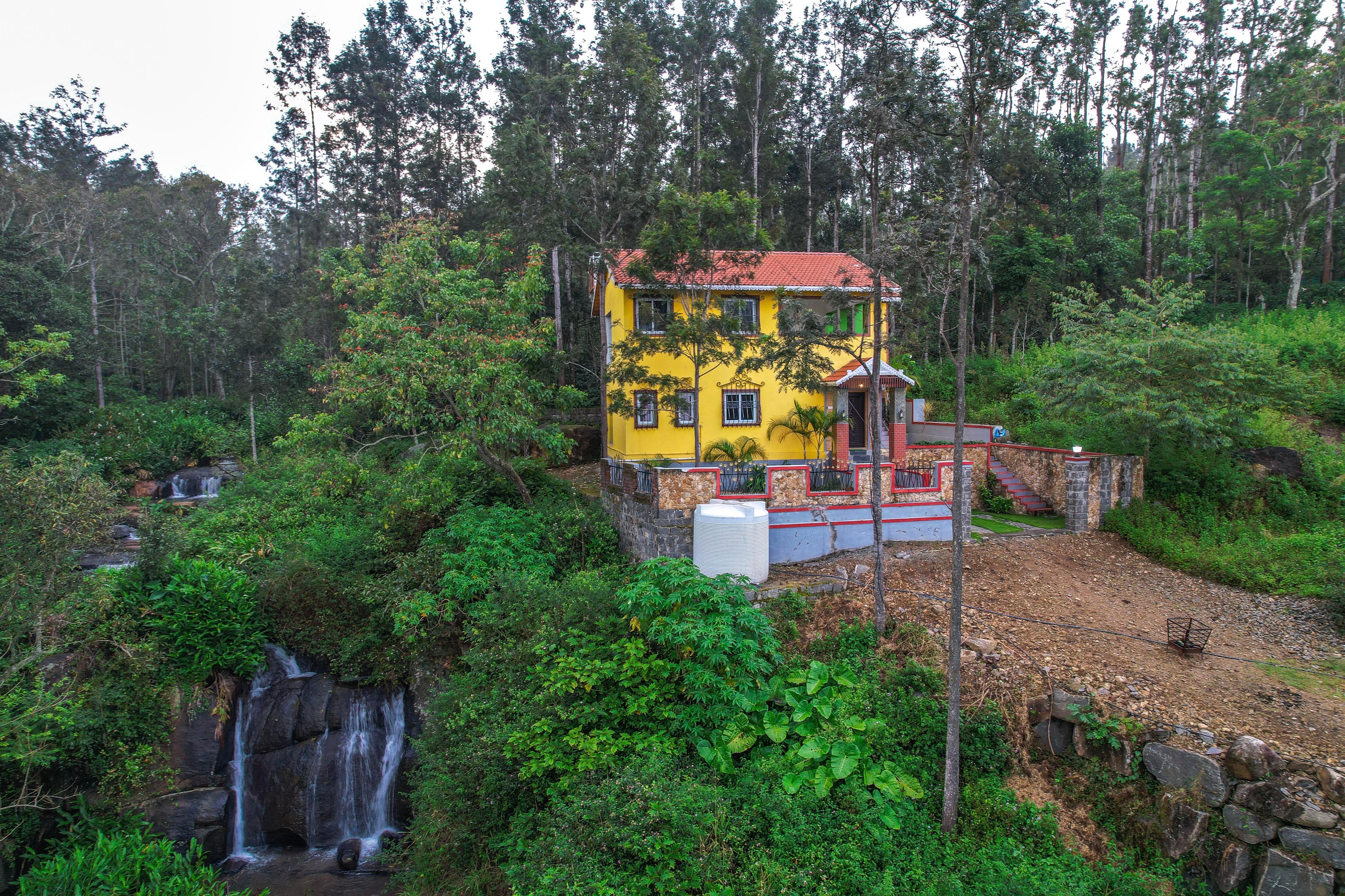 RAINROCK VILLA YERCAUD Room Type - 2 BR Yellow Villa