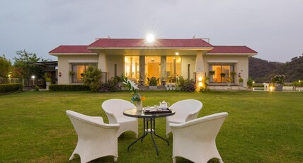 ELIVAAS Signature Shourya Celesta 3 BHK with Pvt Pool Room Type - ELIVAAS Shourya Celesta 3 BHK with Pvt Pool