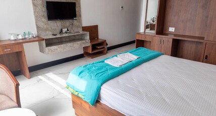 DELHI HIGHWAY HOTEL AND RESTAURANT Room Type - DELUXE ROOM