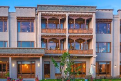 Hotel Zimskhang Villa