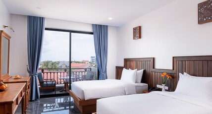 Two Seasons Siem Reap Hotel Room Type - Deluxe Twin Room with Balcony