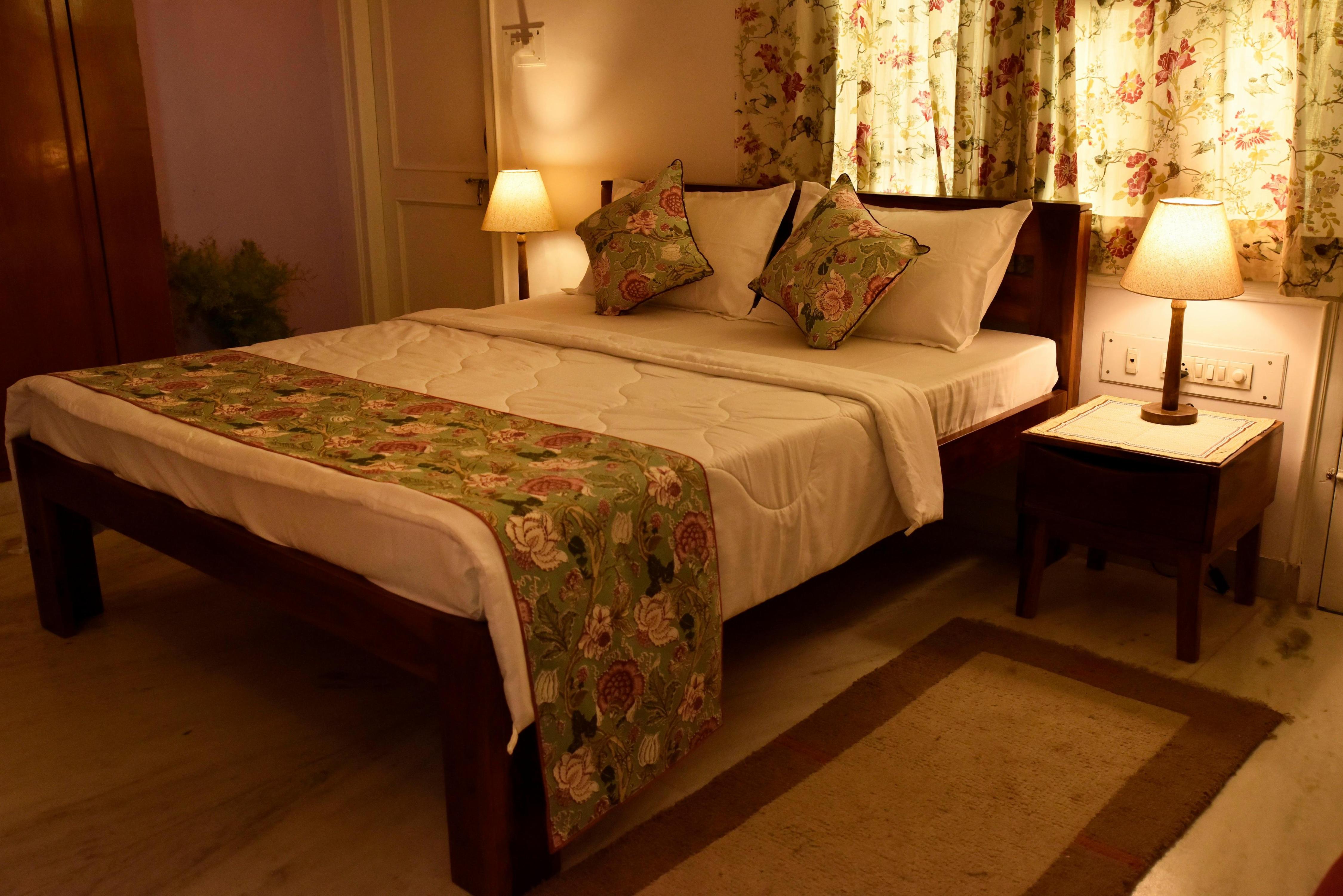 Amber Homestay Bliss Room Type - Elegant Escape