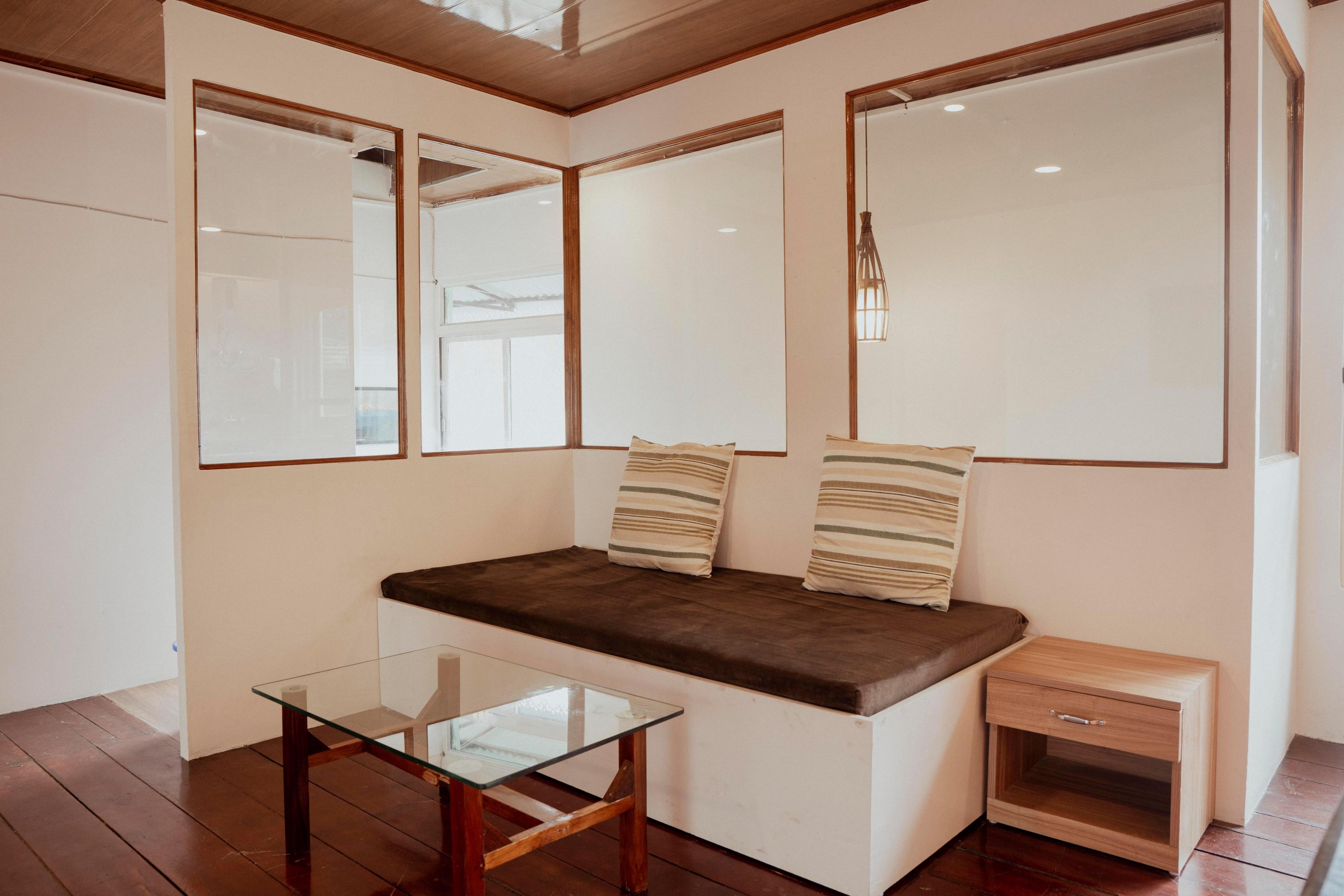 Penthouse - Selvis Inn || 100 Meter from MG Road - Tap to explore photos