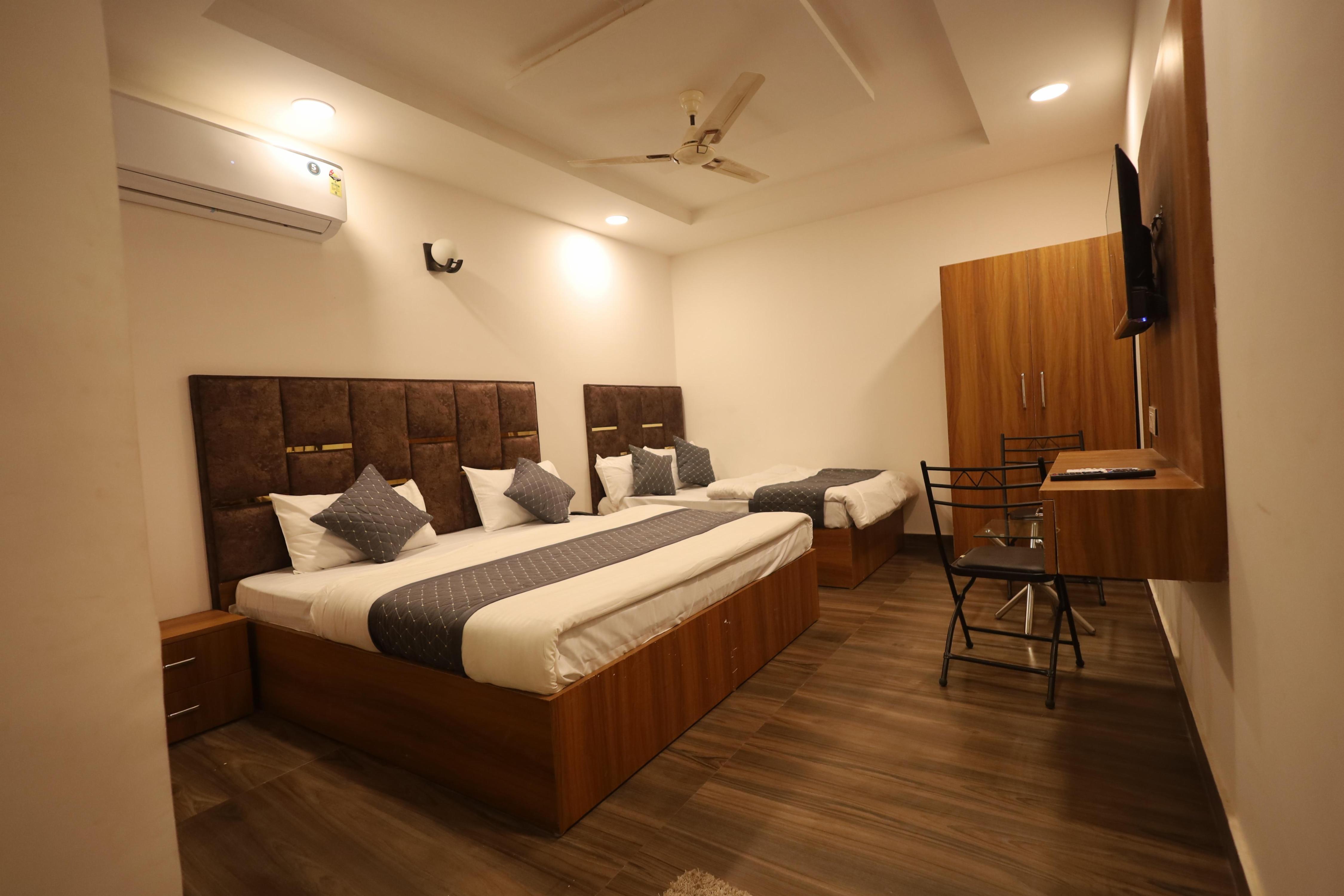 Hotel Saarthi Room Type - Triple Bed