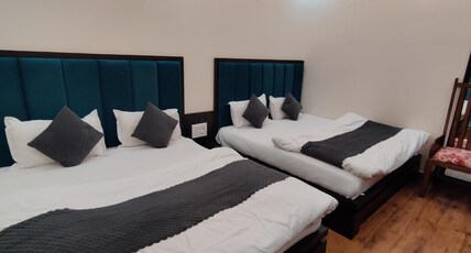 Hotel Modern Palace Room Type - Family Room ( 2 Double Bed | 4 Pax )