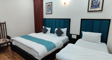 Hotel Modern Palace Room Type - Luxury Triple Room ( 1 Double Bed + 1 Single Bed ) Hotel Modern Palace Room Type - Luxury Triple Room ( 1 Double Bed + 1 Single Bed )
