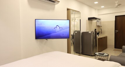 Wabi-Sabi Apartments by Alamiko Room Type - Stylish Studio 5001 | Near Juhu Beach | WabiSabi