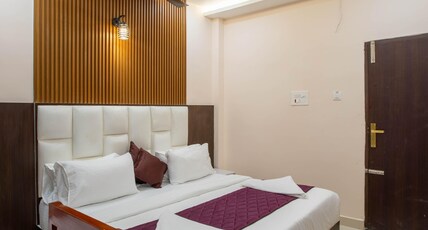 Hotel Surya Empire Room Type - Deluxe Double Bed