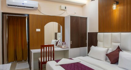 Hotel Surya Empire Room Type - Deluxe Double Bed