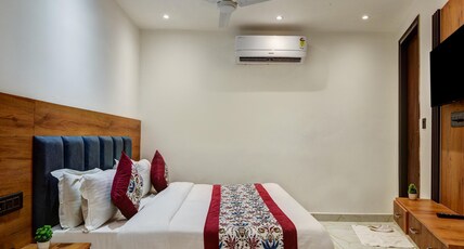 Hotel Bawa Near Nizamuddin Railway Station Room Type - Luxury Room ( Fixed Menu for all Meal Plan ) Hotel Bawa Near Nizamuddin Railway Station Room Type - Luxury Room ( Fixed Menu for all Meal Plan )