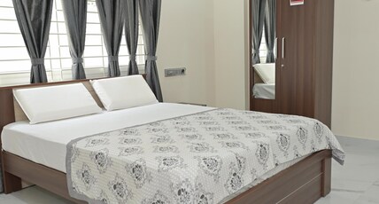 EPIC ROOMS Room Type - Executive Queen Bed