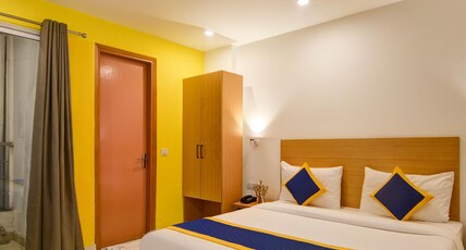 Aamantran Residency, Sohna Road, Sector-49 Room Type - Deluxe Double Room
