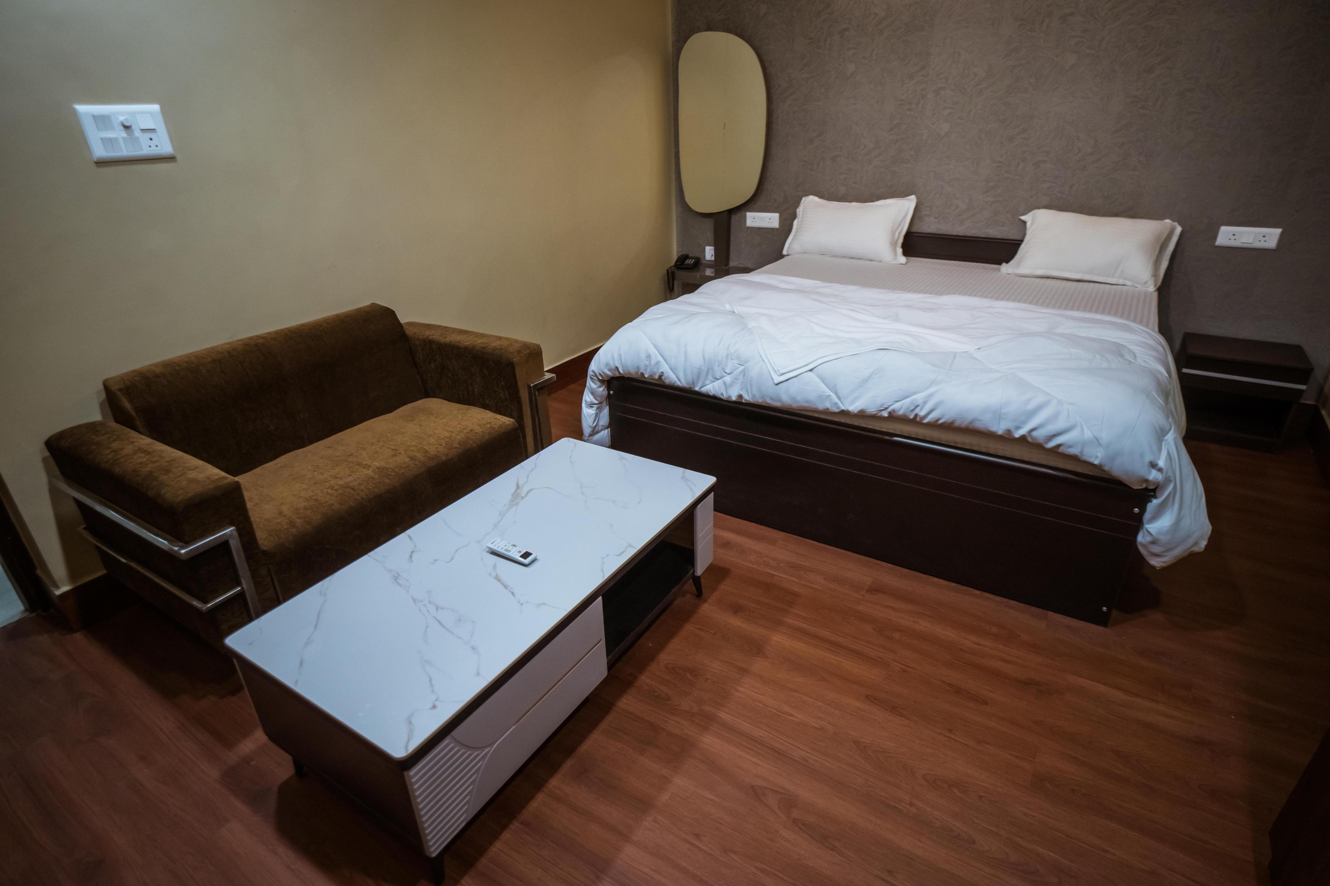 Hotel Divine Inn - Tap to explore photos