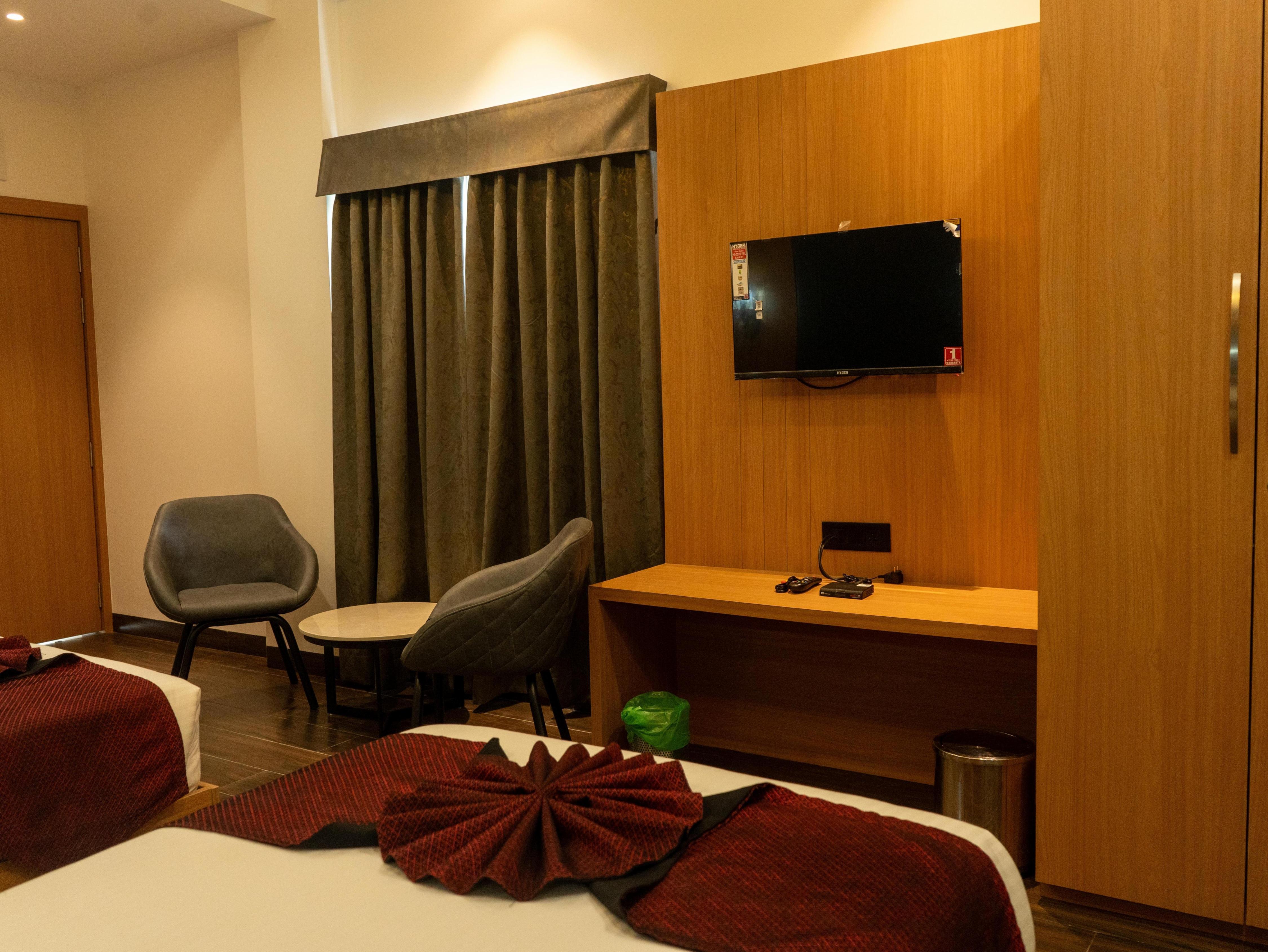 Pravasa Stay Near Luv Kush Square - Tap to explore photos