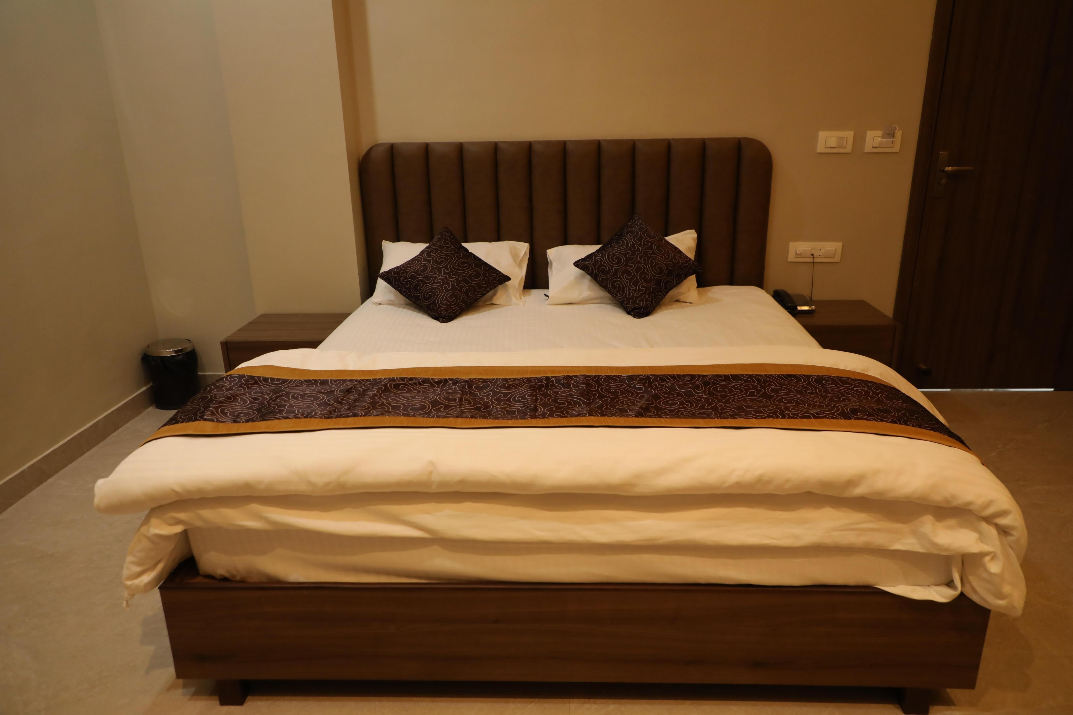 The Diamond Hotel & Banquet Room Type - deluxe rooms