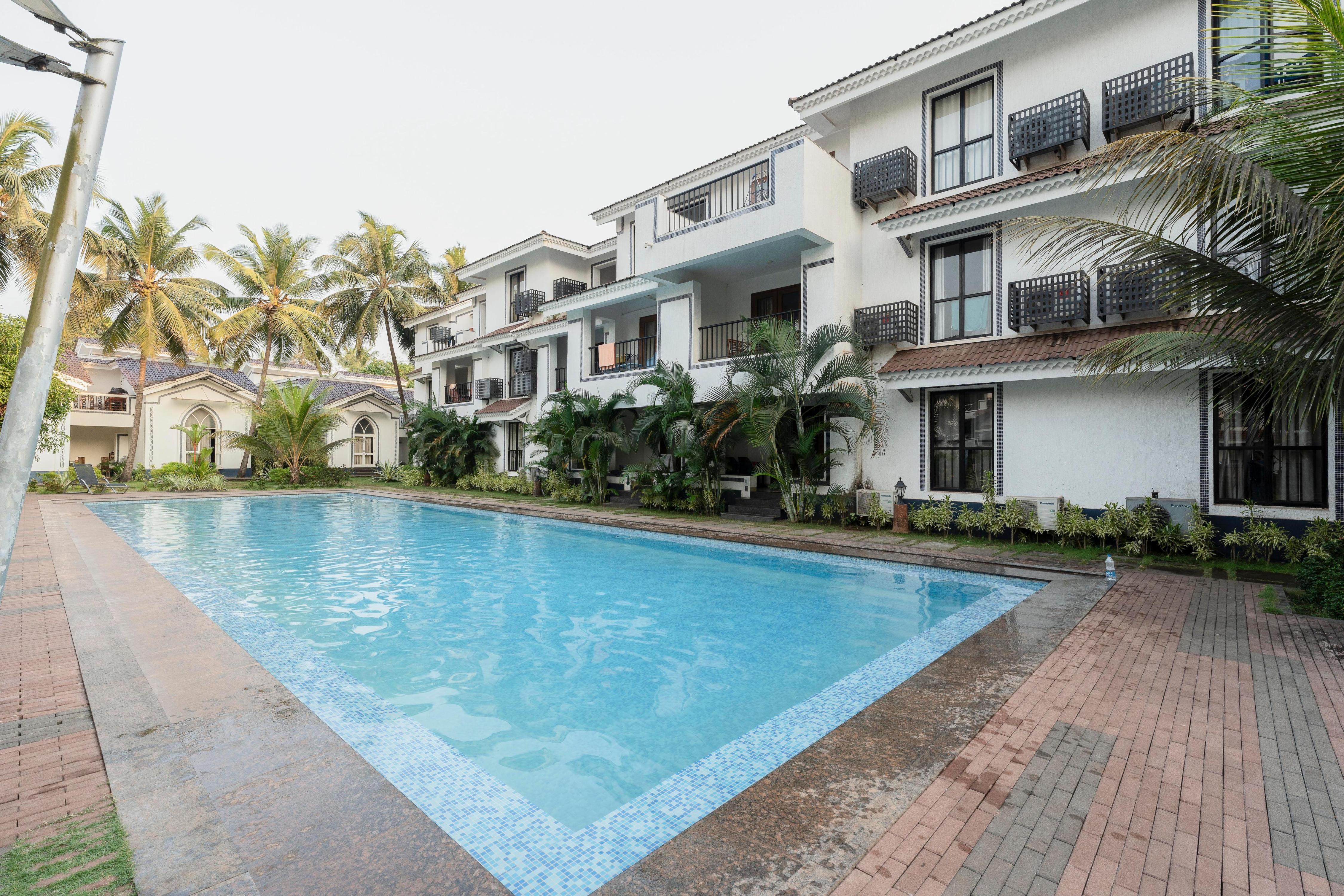 La Riviera - Tap to explore photos