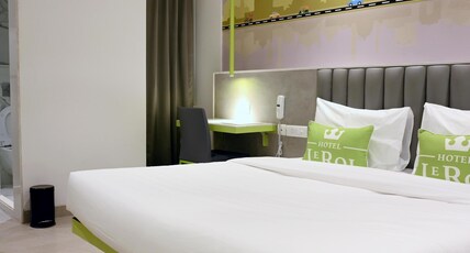 Le Roi Express @ Karol Bagh Room Type - Executive King Size Bed Room
